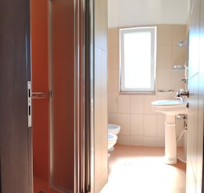 Comfort Apartment, Balcony, Garden View | Bathroom | Shower, hair dryer, towels, toilet paper