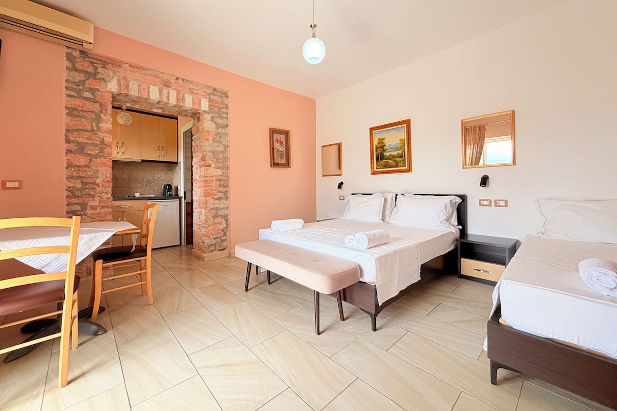 Deluxe Studio, Garden View | In-room safe, WiFi (free)