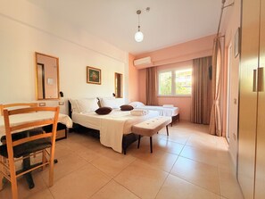 In-room safe, free WiFi