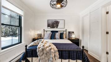 1 slaapkamer, een strijkplank/strijkijzer, wifi, beddengoed