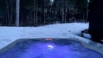 Tina de hidromasaje al aire libre