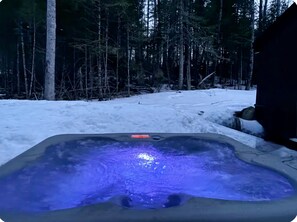 Tina de hidromasaje al aire libre