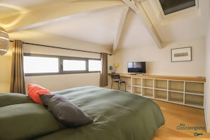 3 chambres, fer et planche à repasser, Wi-Fi, draps fournis