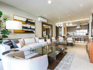 Smart TV - Brand-new, modern, 2-bedroom, near Cabo Marina (Cabo San Lucas)