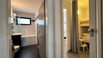 1 bedroom, desk, iron/ironing board, free WiFi