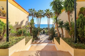 Property grounds - Romana Playa studio - beachfront complex Elviria (Marbella)