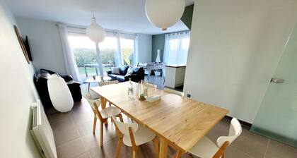 Villa moderne 3 chambres avec jardin, WiFi et parking, proche plage