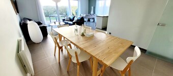 Modern villa 3 bedrooms with garden, WiFi and parking, close to beach