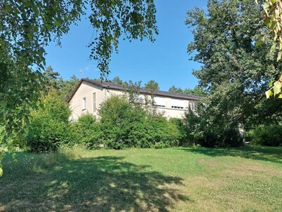 Family home near Zoo and racetrack