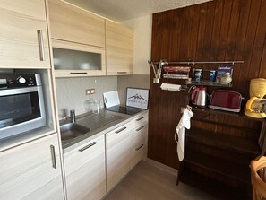 Mikrowelle, Ofen, Herdplatte, Geschirrspüler