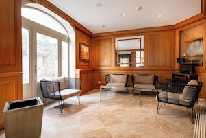Sala de estar en el lobby