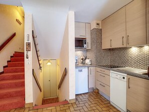 Réfrigérateur, micro-ondes, lave-vaisselle