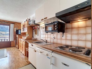 Geladeira, micro-ondas, lava-louças