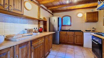 Réfrigérateur, micro-ondes, lave-vaisselle