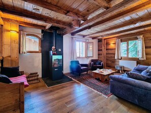 TV, fireplace - Luxury chalet for 12, sauna, fireplace and parking in Saint-Martin-de-Belleville (Saint-Martin-de-Belleville)