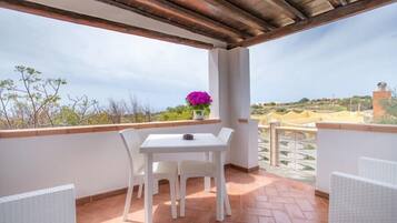 Superior-Apartment, Meerblick | Terrasse/Patio