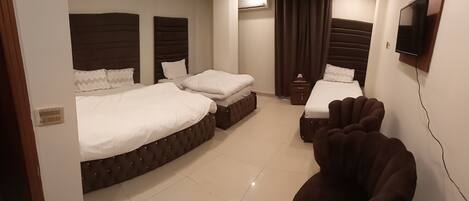 9 bedrooms, iron/ironing board, WiFi, bed sheets