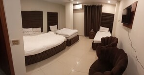 9 bedrooms, iron/ironing board, WiFi, bed sheets - Dove Inn Hotel Barket Market (Lahore)