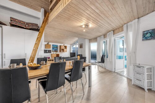 Lovely holiday home with pool, spa and sauna, only 200 meters from the North.