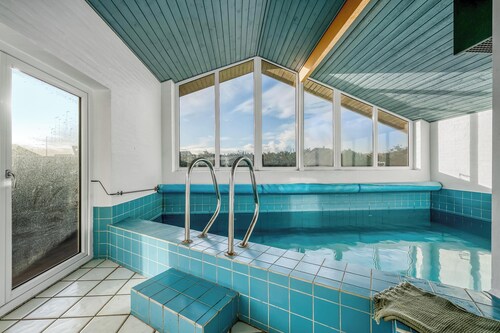 Lovely holiday home with pool, spa and sauna, only 200 meters from the North.