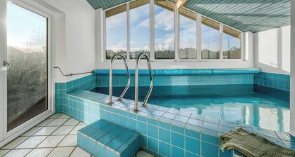 Lovely holiday home with pool, spa and sauna, only 200 meters from the North.
