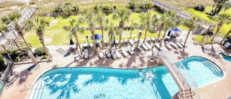 Una piscina techada, una piscina climatizada