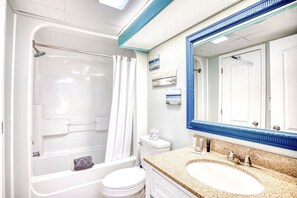 Séchoir à cheveux, serviettes fournies