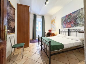 2 bedrooms, desk, iron/ironing board, travel cot - Vatican Art Apartment, the elegant vintage-style apartment in Rome (Roma)