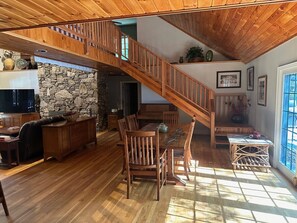Interior - Teebo backwoods retreat (Lexington)