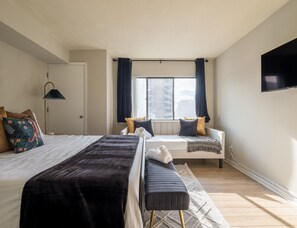 2 Schlafzimmer, Schreibtisch, Bügeleisen/Bügelbrett, Reisekinderbett