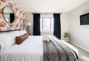 2 bedrooms, desk, iron/ironing board, travel crib