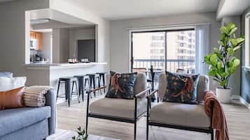 Een smart-tv en een kantoor