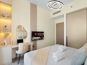 Iron/ironing board, WiFi, bed sheets - New 1BR | Burj Khalifa Infinity Pool | Dubai Mall (Dubai)