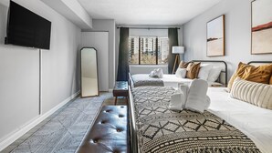2 bedrooms, desk, iron/ironing board, travel cot - Two bedroom  in United States of America, Arlington (Arlington)