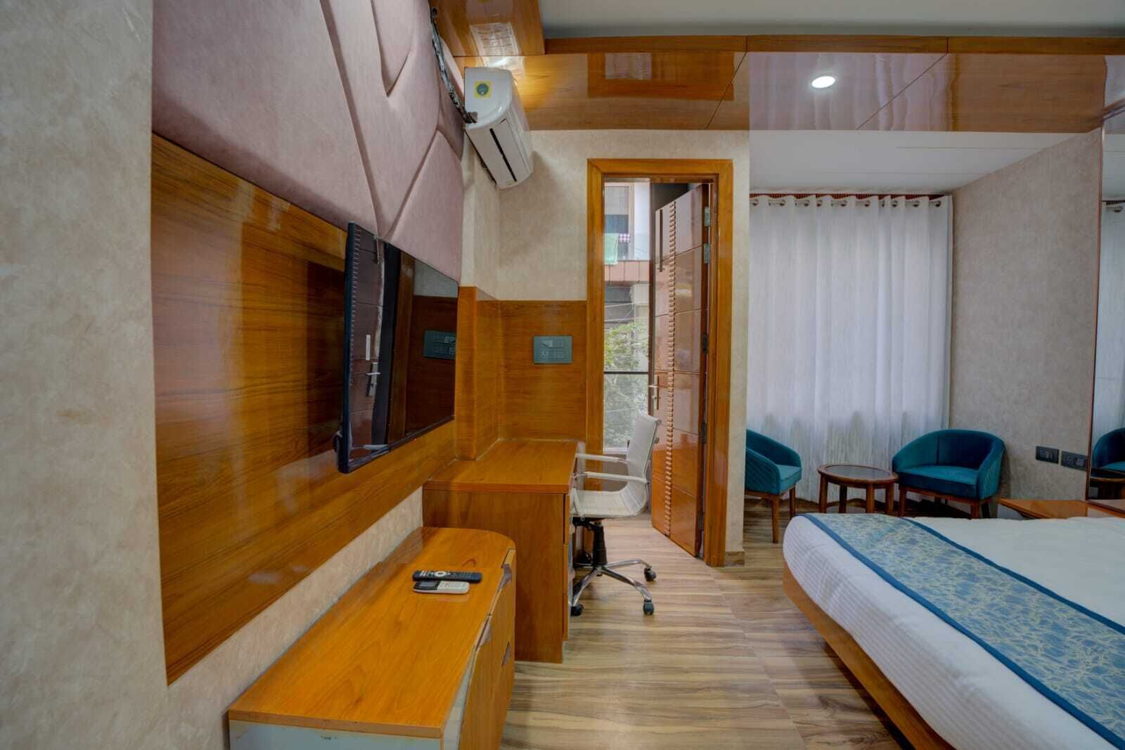 Ropa de cama de alta calidad y escritorio