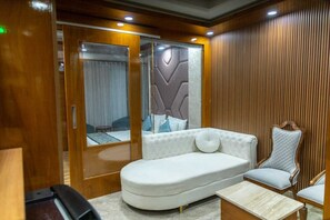 Studio | Coin séjour | Télévision LCD de 32 pouces avec chaînes numériques