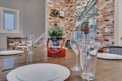 Joey - Central Hub for Nomads & Urban Explorers!