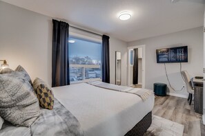 5 soverom, skrivebord, strykejern/-brett og wi-fi (inkludert)