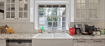 McKernan - Ultimate Luxury Escape with A/C + BBQ