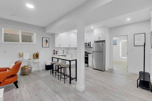 冰箱、微波炉、烤箱、炉灶