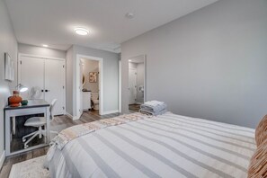 6 bedrooms, desk, iron/ironing board, travel cot