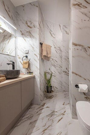 Apartment | Bathroom