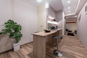 Apartment, Balcony | Private kitchen