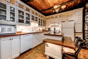 Luokittelematon kuva, 5 kautta 44, painike