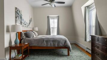 3 bedrooms, desk, iron/ironing board, free WiFi