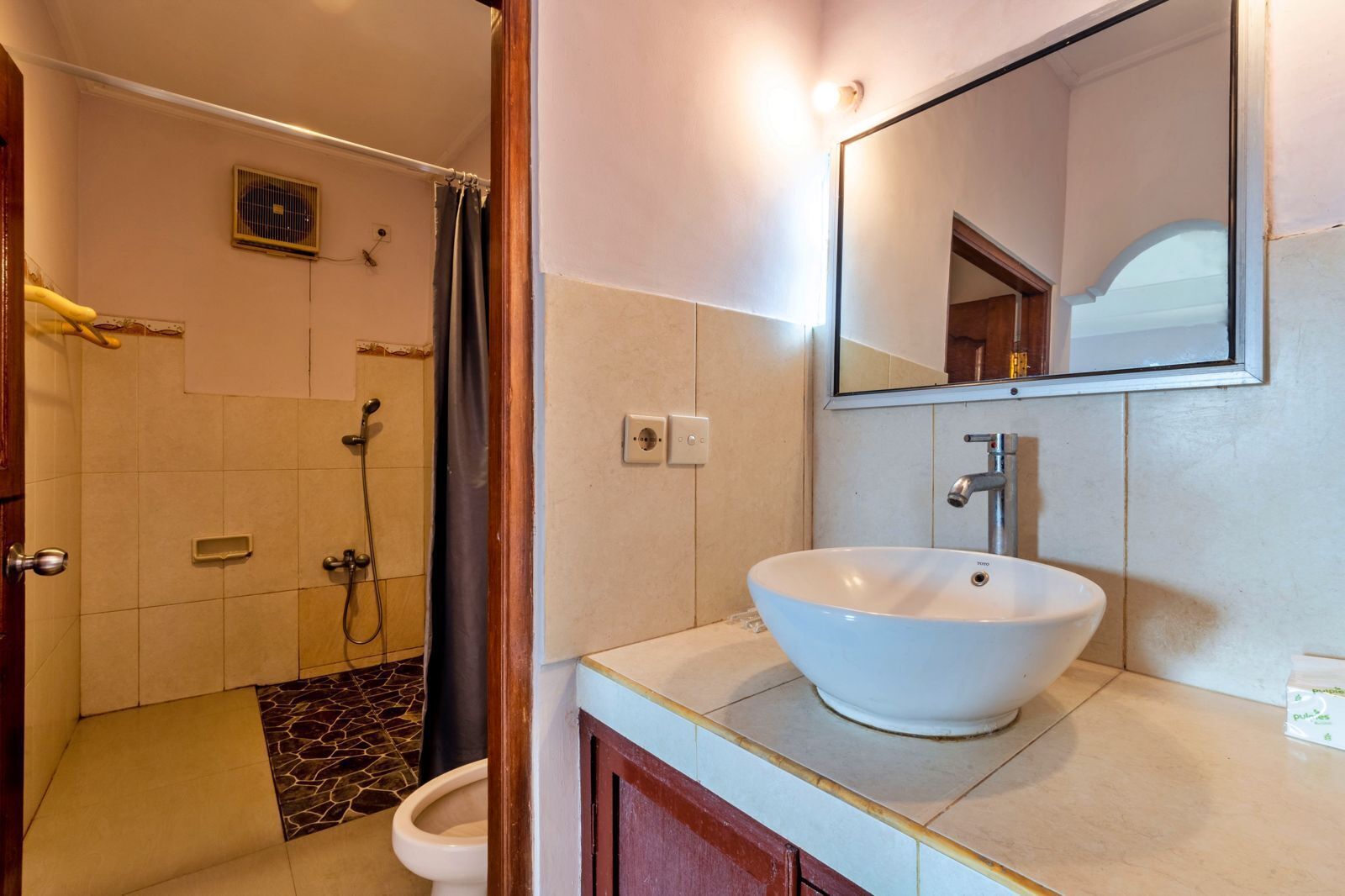 Habitación doble | Espacio para trabajar con un portátil, wifi gratis, ropa de cama