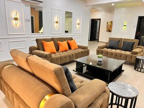 Executive Apartment, City View | Living area
