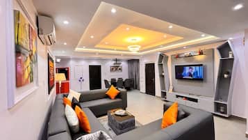Luxury-Apartment, Stadtblick | Wohnbereich