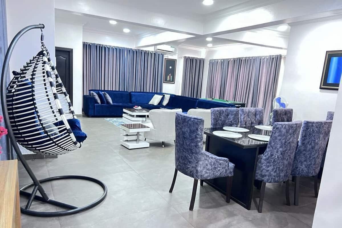 Royal Apartment | Living area