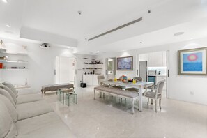 TV - FIRST CLASS | 2BR | Stylish Meets Elegance (Dubai)